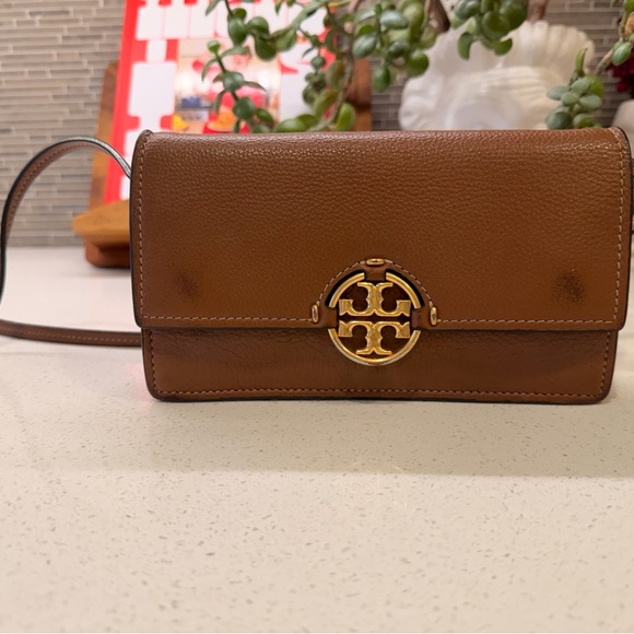 Tory Burch | Miller Wallet Crossbody - Picture 4 of 11